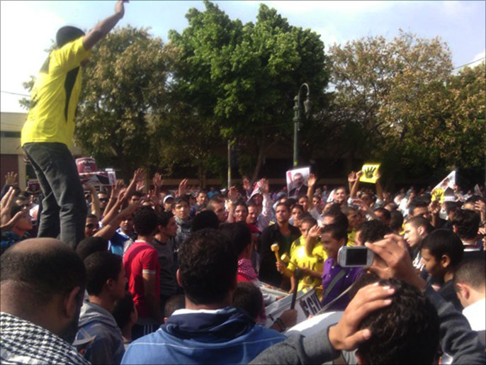 المظاهرات الطلابية والشعبية المنددة بالانقلاب مستمرة منذ شهور (الجزيرة)