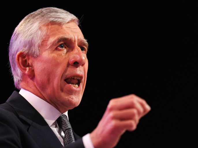 epa01879364 Justice Secretary Jack Straw gives a speech during the Labour Party Conference in Brighton, Britain, 29 September 2009. The Labour Party Conference began its third day 29 September in Brighton. EPA/ANDY RAIN