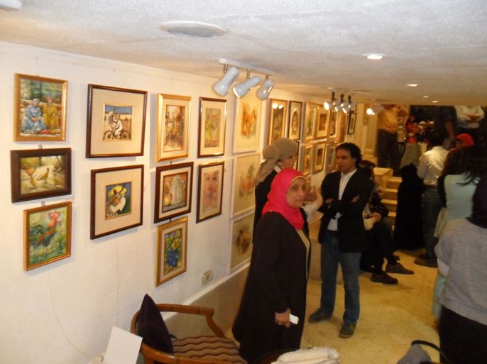 لوحات متنوعة في معرض دروب للفنون التشكيلية