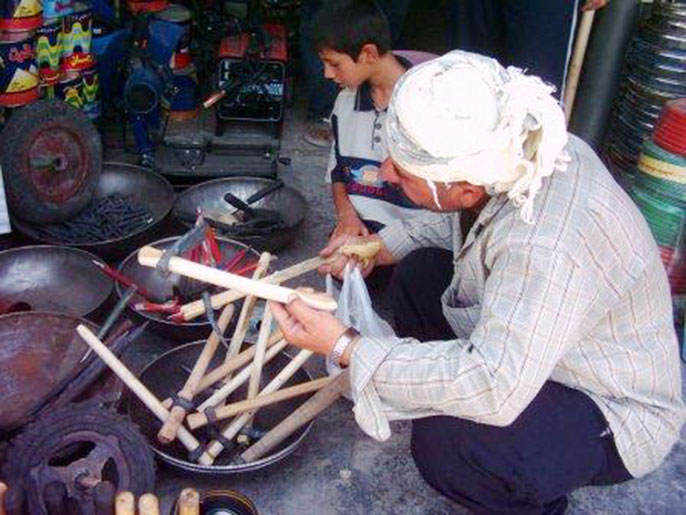 المهن التقليدية تغيرت حالتها مع التغيرات التي شملت المجتمع العراقي (الجزيرة)