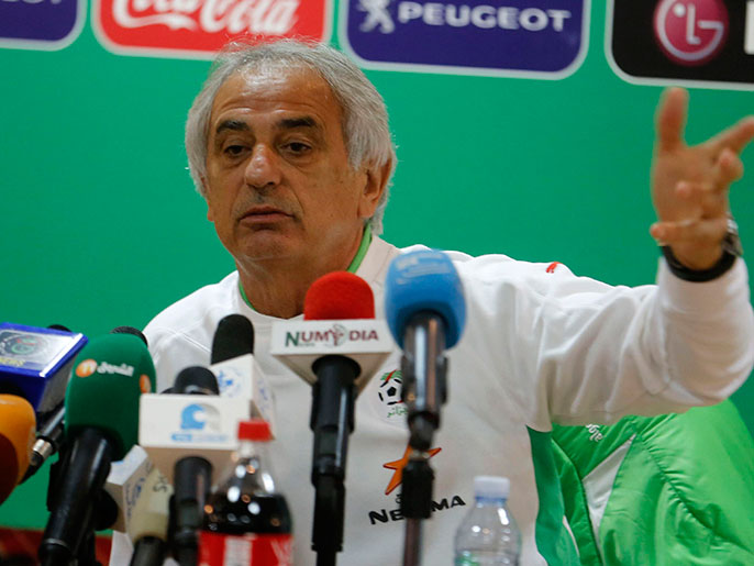 المدرب حليلوزيتش يأمل بتأهيل الجزائر للمونديال للمرة الرابعة بتاريخها (رويترز)
