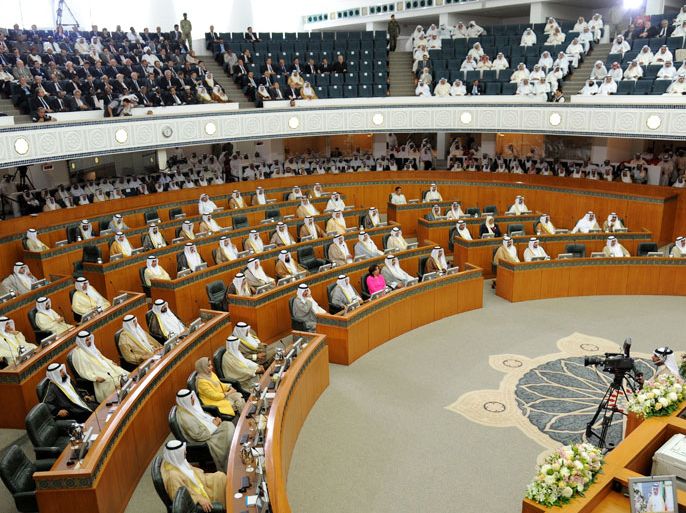 epa03928931 Kuwaiti members of the parliament attend the inauguration of the second session of the 14th legislative term of the Kuwaiti parliament, in Kuwait City, Kuwait, 29 October 2013. The Kuwaiti parliament convened for the first time since the elections that took place on 27 July. EPA/RAED QUTENA
