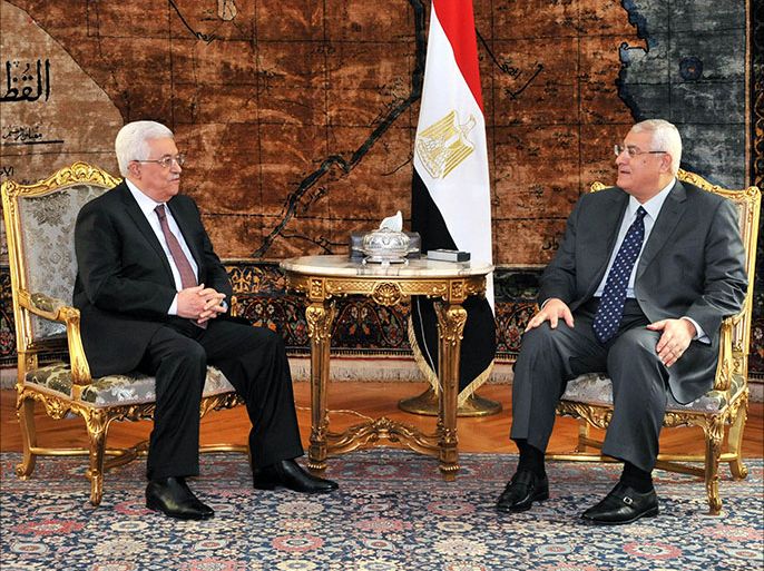 epa03944060 A handout photo released by the Egyptian Presidency shows Egyptian interim President Adli Mansour (R) meeting with Palestinian President Mahmoud Abbas (L) in Cairo, Egypt, 10 November 2013. Abbas arrived in Cairo on three-day visit. EPA/EGYPTIAN PRESIDENCY/HANDOUT HANDOUT EDITORIAL USE ONLY/NO SALES