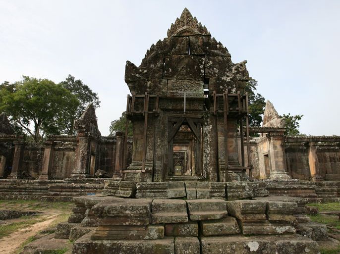 A picture made available on 11 November 2013 shows Preah Vihear temple in Preah Vihear province, Cambodia, 18 July 2012. The International Court of Justice (ICJ) in Den Hague, the Netherlands, will rule on 11 November 2013 on the sovereignty of a 4.6-square-kilometre plot of land adjacent to the Preah Vihear temple. The temple and the land around it have long been a source of tension between neighbours Cambodia and Thailand. Disputes over the Preah Vihear temple, perched on a cliff on the Thai-Cambodian border, have led to severed diplomatic ties, armed clashes and protests. After failing to resolve their differences over the ownership of the 11th-century Hindu temple, the two countries first took the dispute to the International Court of Justice (ICJ) five decades ago. EPA/MAK REMISSA