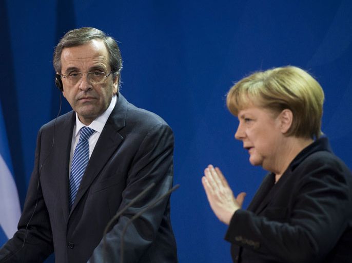 EIS01 - Berlin, Berlin, GERMANY : German Chancellor Angela Merkel and Greek Prime Minister Antonis Samaras (L) address a press conference after talks at the chancellery in Berlin on November 22, 2013. German Chancellor Angela Merkel and Greek Prime Minister Antonis Samaras met for talks on reform and recovery efforts in the debt-mired country. AFP PHOTO / JOHANNES EISELE