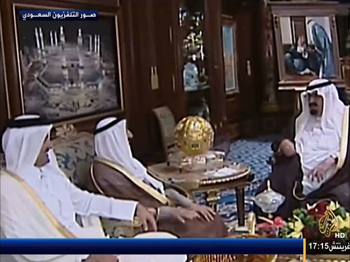 قمة في الرياض بين العاهل السعودي وأمير قطر وأمير الكويت