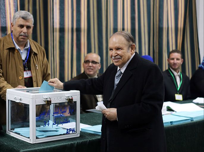 epa03490446 Algerian President Abdelaziz Bouteflika (C) casts his vote at a polling station during the renewal of municipal and provincial councils, at the polling
