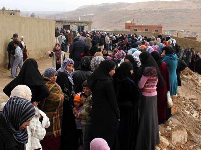 Syrian refugees wait to register upon their arrival in the strategic Lebanese border district town of Arsal on November 18, 2013, after fleeing the fighting in the neighbouring Syria. Thousands of Syrian refugees have poured into Lebanon over the past week as fighting between government forces and rebels has flared near the border. AFP PHOTO / STR