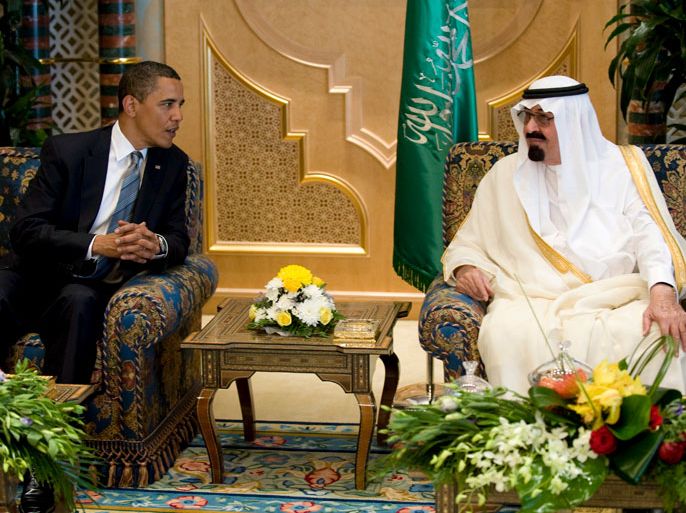 epa01749935 US President Barack Obama (L) meets with Saudi King Abdullah at the King's Farm in Janadriyah, Saudi Arabia on 03 June 2009. Obama is attempting to open a dialogue with the Muslim world by visiting Abdullah and delivering a major speech in Cairo later this week. EPA/MATTHEW CAVANAU