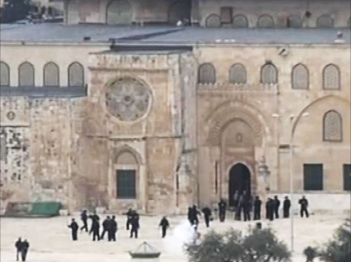 قوات الاحتلال الإسرائيلي تقتحم ساحة المسجد الأقصى