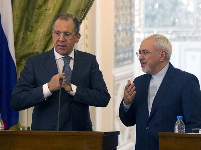 epa03986478 Iranian Foreign Minister Javad Zarif (R) and his Russian counterpart Sergei Lavrov (L) give a press conference following their meeting in Tehran, Iran, 11 December 2013. Iran and Russia called on a successful implementation of last month's nuclear agreement between Iran and the five