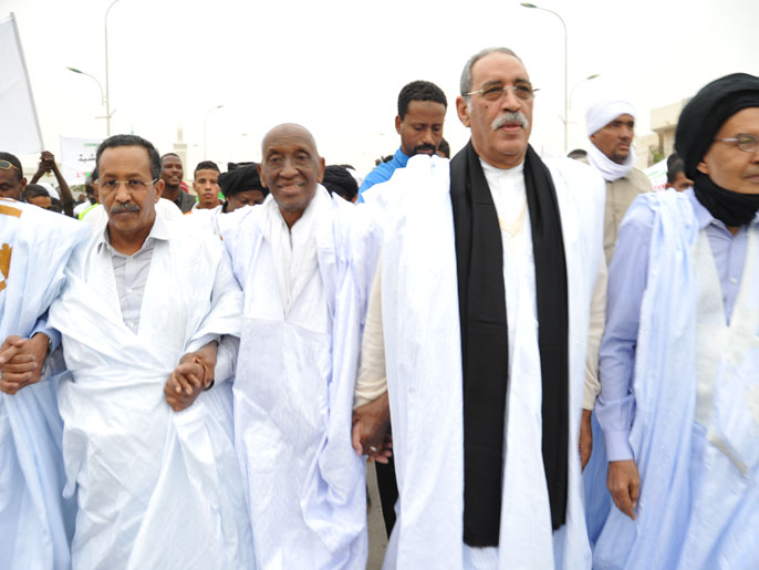 بعض قادة تنسيقية المعارضة المقاطعة الذين شاركوا في مسيرة أمس (الجزيرة نت)