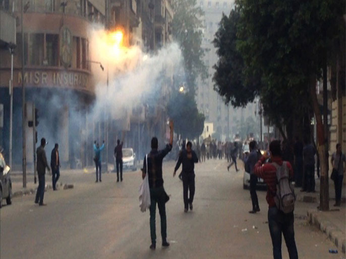 قوات الأمن طاردت الطلاب في شوارع وسط القاهرة (الجزيرة)