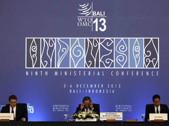 epa03975097 (L-R) WTO Director General Roberto Azevedo of Brazil, Indonesia's President Susilo Bambang Yudhoyono and Indonesian Trade Minister Gita Wirjawan during the opening of the Ninth World Trade Organization (WTO) Ministerial Conference in Nusa Dua, Bali, Indonesia, 03 December 2013. Indonesia's resort island of Bali is hosting the Ninth WTO Ministerial Conference from 03 to 06 December 2013. EPA/EDGAR SU / POOL