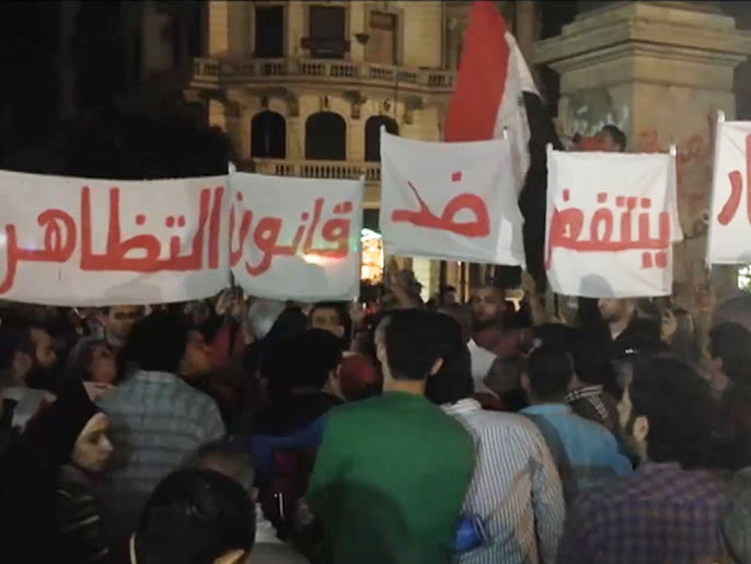 مظاهرات بالقاهرة تنديدا بقانون التظاهر الجديد (الجزيرة)