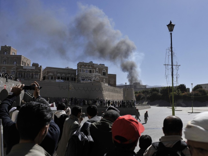 ‪(أسوشيتد برس)‬ اليمن يواجه تهديدا أمنيا من مسلحين مرتبطين بتنظيم القاعدة