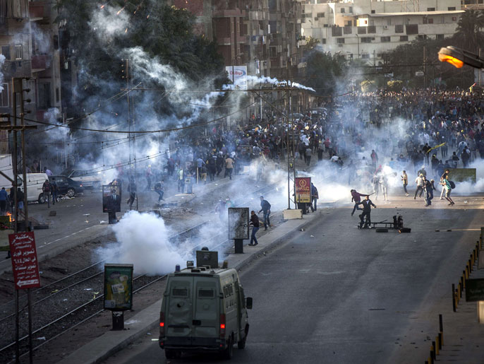 قوات الأمن استخدمت قنابل الغاز مما تسبب بإصابات بين المتظاهرين (الفرنسية)