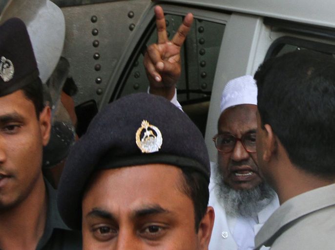 MUZ241 - Dhaka, -, BANGLADESH : (FILES) In this photograph taken on February 5, 2013, Abdul Quader Molla (R) the fourth-highest ranked leader of the Jamaat-e-Islami party, gestures at the central jail in Dhaka. Bangladesh's highest court held a hearing on December 10, 2013, to decide the fate of a leading Islamist leader sentenced to death for war crimes who was saved from the gallows by a dramatic last-gasp intervention. A judge stayed the hanging of Jamaat-e-Islami party leader Abdul Quader Molla just 90 minutes before his scheduled execution overnight at a jail in the capital Dhaka. AFP PHOTO/STR/FILES