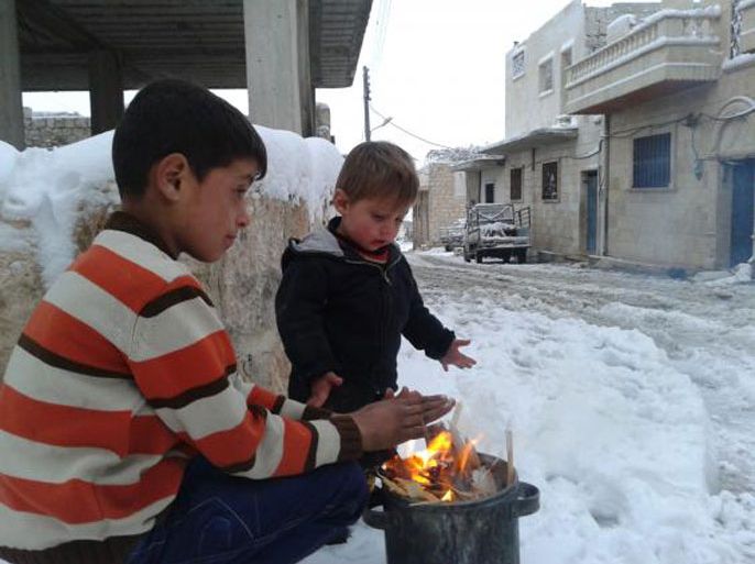 أطفال في الثلج في معرة النعمان.