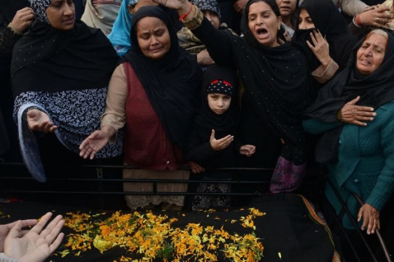 Pakistani Shiite Muslim mourners react beside the coffin of Shiite scholar Allama Nasir Abbas following an attack by gunmen in Lahore on December 16, 2013. Gunmen killed a Shiite Muslim scholar and wounded two other people in the latest sectarian attack to hit Pakistan, police said. AFP PHOTO/ARIF ALI
