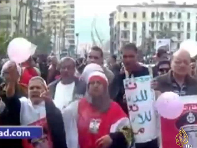‪مؤيدو الانقلاب يقودون حملة تدعو للتصويت على الدستور بنعم‬ (الجزيرة)