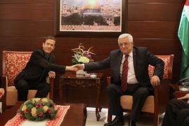 AM700 - RAMALLAH, WEST BANK, - : Isaac Herzog (L), newly elected chairman of Israel's Labor party, meets with Palestinian President Mahmoud Abbas in the West Bank city of Ramallah on December 1, 2013. AFP PHOTO/ABBAS MOMANI