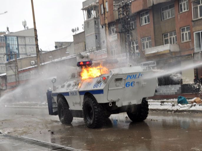 Turkish police clash with Kurdish protestors on November 6, 2013, at Yuksekova in Hakkari. Two protesters were killed on Friday in armed clashes with Turkish police that erupted over claims that Kurdish rebel cemeteries had been destroyed, local media reported. Some 30 masked men in a group of around 150 demonstrators hurled Molotov cocktails and hand grenades at security forces in the Yuksekova district of Kurdish-dominated southeastern Turkey, the Dogan News Agency said. AFP PHOTO