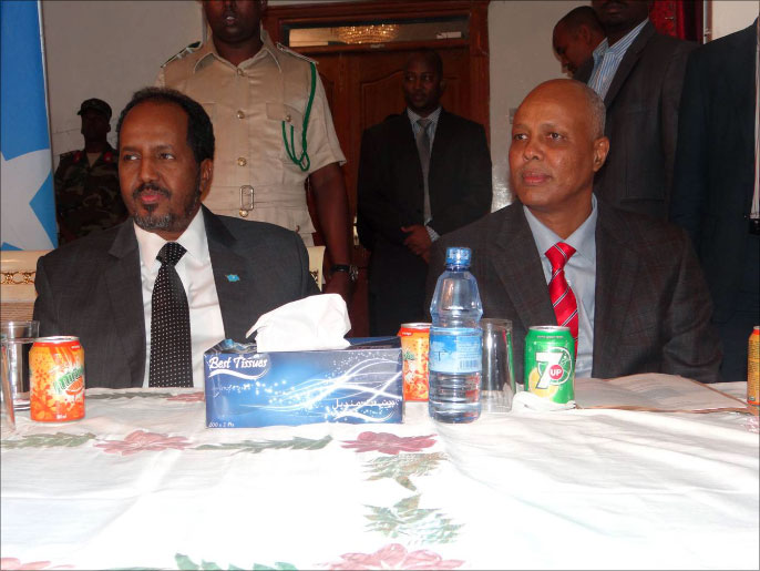 ‪الرئيس الصومالي‬ (يسار)(الجزيرة نت)