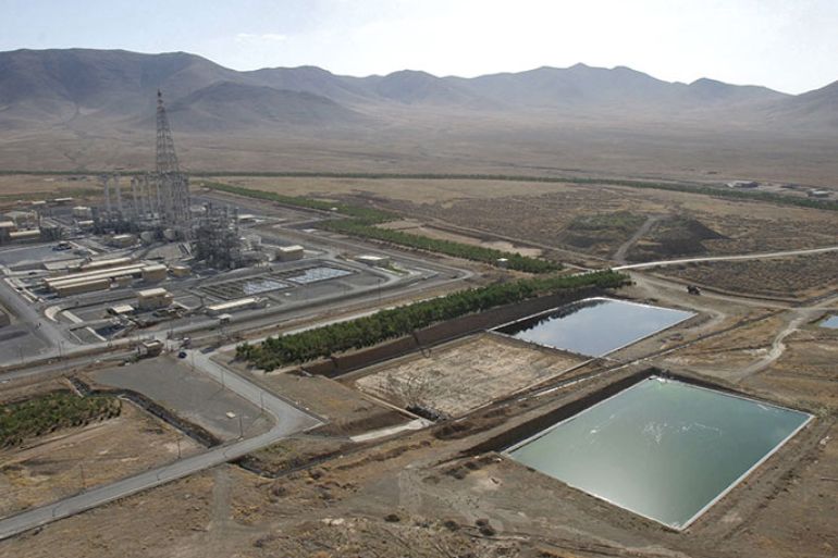 FILES) A file picture taken on August 26, 2006, shows a general view of the heavy water plant in Arak, 320 kms south of Tehran.