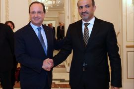Syrian opposition leader Ahmed Jarba (R) shakes hands with French President Francois Hollande (L) after a meeting in the Saudi capital Riyadh on December 29, 2013. AFP PHOTO/POOL/KENZO TRIBOUILLARD
