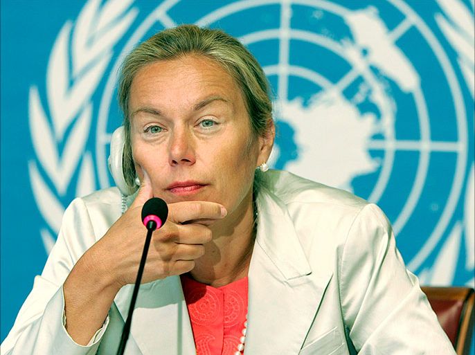 epa01385714 Sigrid Kaag, Unicef Regional Director Middle East and North Africa, listens to a question during a press conference in Geneva, Switzerland, Tuesday, June 17, 2008.