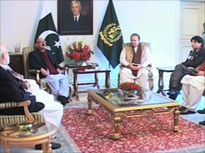 ‪إحدى جلسات الحوار بين الحكومة الباكستانية وطالبان باكستان‬ (الجزيرة-أرشيف)