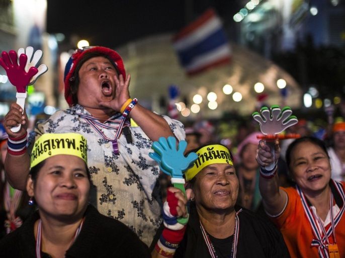 Anti-government protesters react as they listen to a speech by protest leader Suthep Thaugsuban in Bangkok's financial district January 23, 2014. The government declared a 60-day state of emergency from Wednesday hoping to prevent an escalation in protests now in a third month. REUTERS/ Nir Elias (THAILAND - Tags: CIVIL UNREST)