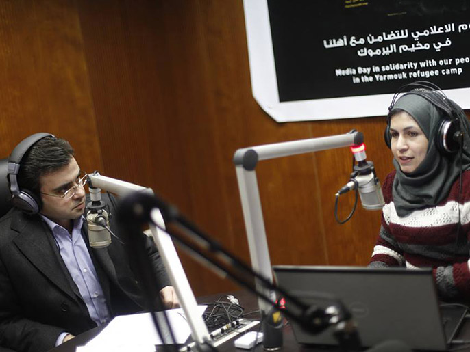 60 إذاعة فلسطينية شاركتفي حملة لإغاثة مخيم اليرموك (الجزيرة نت)