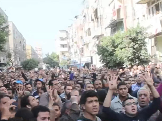 ‪المظاهرات عشية ذكرى الثورة شهدت سقوط قتلى وجرحى برصاص الأمن‬  (الجزيرة)