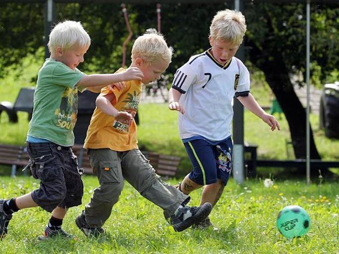 اللعب يُعزز مهارات الطفل وثقته بنفسه.