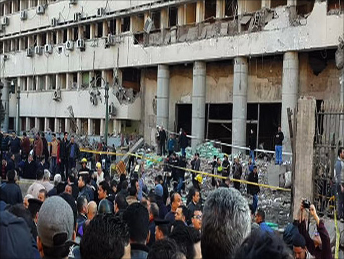 تفجير مديرية أمن القاهرة أوقع أربعة قتلى وعشرات الجرحى (الجزيرة)