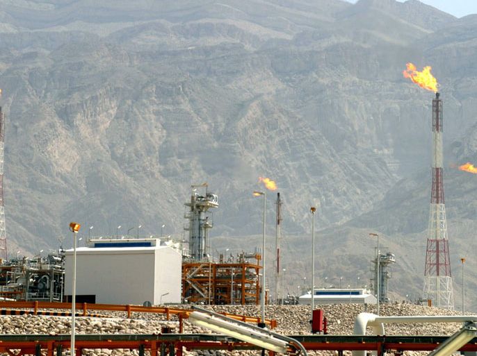 The South Pars gas field in Iran's southern port city of Assalouyeh in the Persian Gulf province of Bushehr 26 May 2003, where phases four and five were inaugurated Monday, by Iranian officials and representatives of foreign investors, will contain an estimated 14 trillion cubic metres of gas once completed. EPA-PHOTO/EPA/ABEDIN TAHERKENAREH