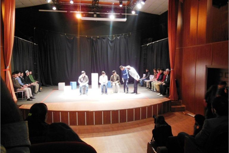 عرض لاحدى مسرح المضطهدين في دهوك