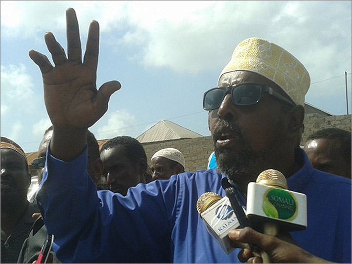 ‪عبد القادر للمتظاهرين: أمتدح موقفكم وتمسككم بعدم تغيير القوات الكينية المتمركزة بمناطق جوبا‬ (الجزيرة)
