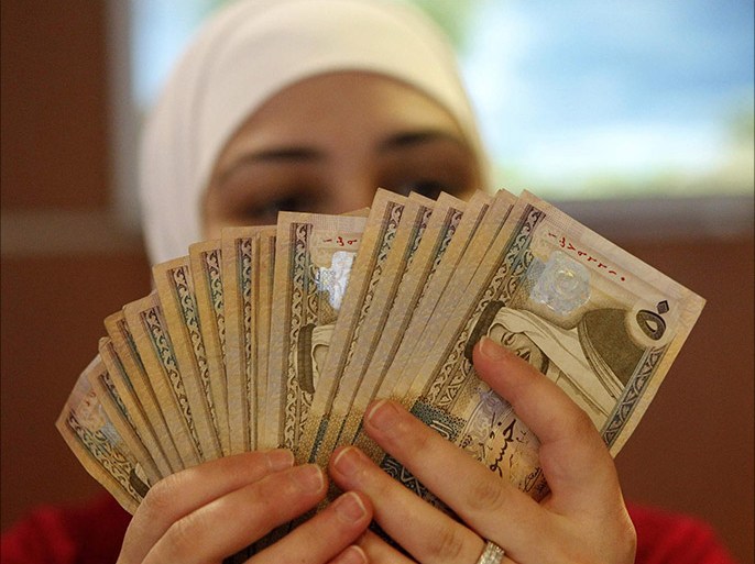 الدينار الأردني يفقد قيمته الشرائية بشكل حاد بسبب التضخم الكبير وثبات الرواتب -رويترز