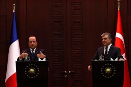 France's President Francois Hollande and his Turkish counterpart Abdullah Gul (R) address the media at the Presidential Palace in Ankara January 27, 2014