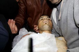 الشهيد محمد محمود مبارك لدى وصول جثمانه مستشفى رام الله