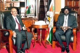 Juba, -, SOUTH SUDAN : Sudan President Omar al-Bashir (L) and his South Sudan counterpart Salva Kiir pose before a meeting on January 6, 2014 at the presidential palace in Juba. Bashir arrived in the South Sudanese capital for a day of talks on the country's three-week-old unrest. The conflict erupted on December 15, pitting army units loyal to President Kiir against a loose alliance of ethnic militia forces and mutinous army commanders nominally headed by Riek Machar, a former vice president who was sacked in July. AFP PHOTO / SAMIR BOL