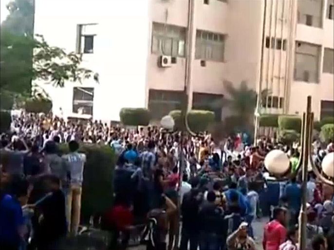طلاب جامعة الزقازيق ينظمون مسيرة ضد الانقلاب والدستور الجديد