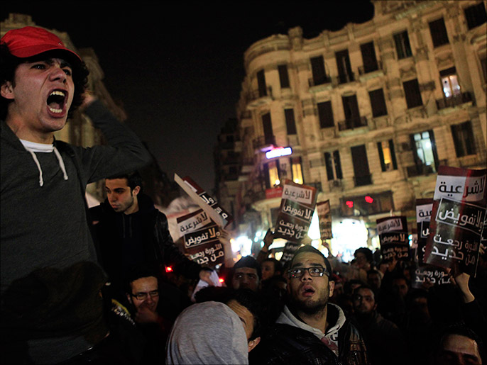 المتظاهرون دعوا إلى النزول للميادين في ذكرى الثورة لاستعادتها (رويترز)