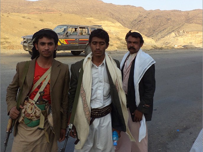مجاميع قبلية مسلحة مناصرة لسلفيي دماج في منطقة الفج انسحبت وسلمت مواقعها للجيش اليمني (الجزيرة نت)1