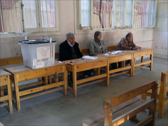 ‪لجان خاوية من الناخبين بالإسكندرية‬ (الجزيرة)