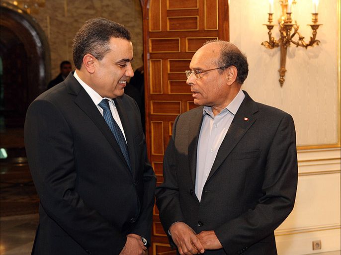 Tunisian President Moncef Marzouki (R) greets with the new Prime Minister Mehdi Jomaa during the new government presentation ceremony on Januay 25, 2014 in Carthage Palace in Tunis. Jomaa announced Saturday he had failed to reach a consensus on a new cabinet due to oversee the run-up to fresh elections. AFP PHOTO/FETHI BELAID