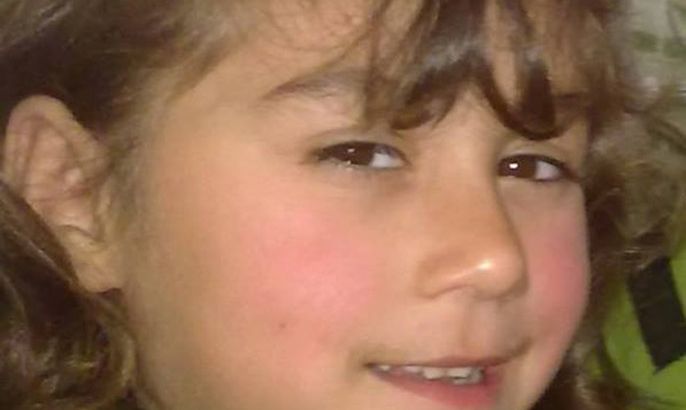 الطفلة الشهيدة رانيا التي توفت جراء قصف النظام على بيتها في عقرب - الجزيرة نت
